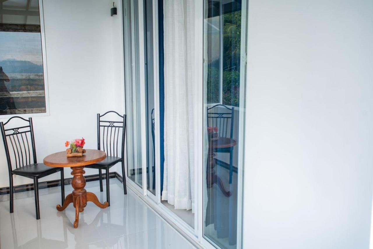 Sky Edge Homestay Канди Екстериор снимка