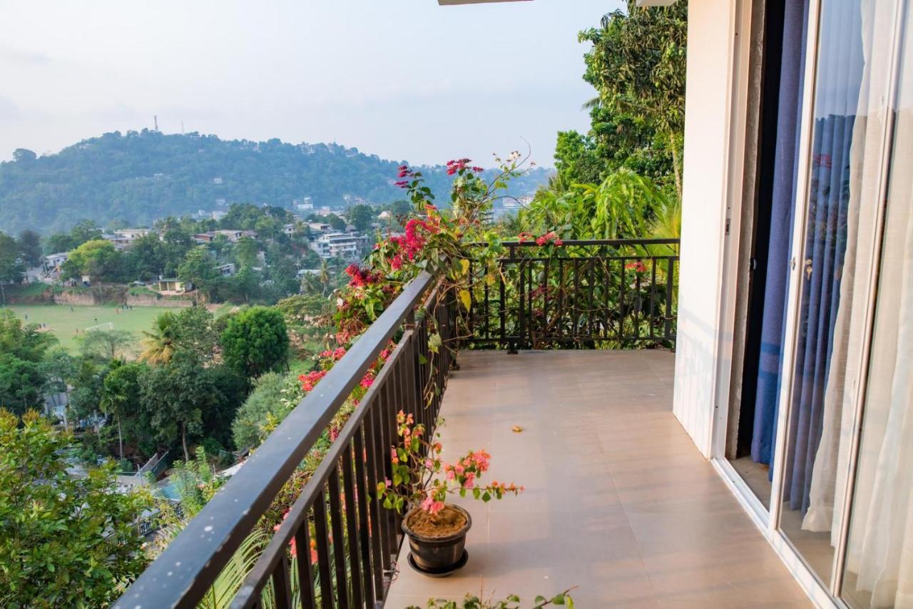 Sky Edge Homestay Канди Екстериор снимка